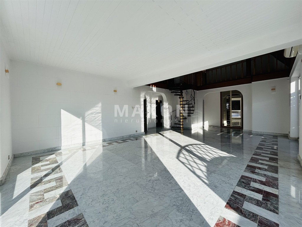 Dwupoziomowy apartament na Saskiej Kępie - Widok 2
