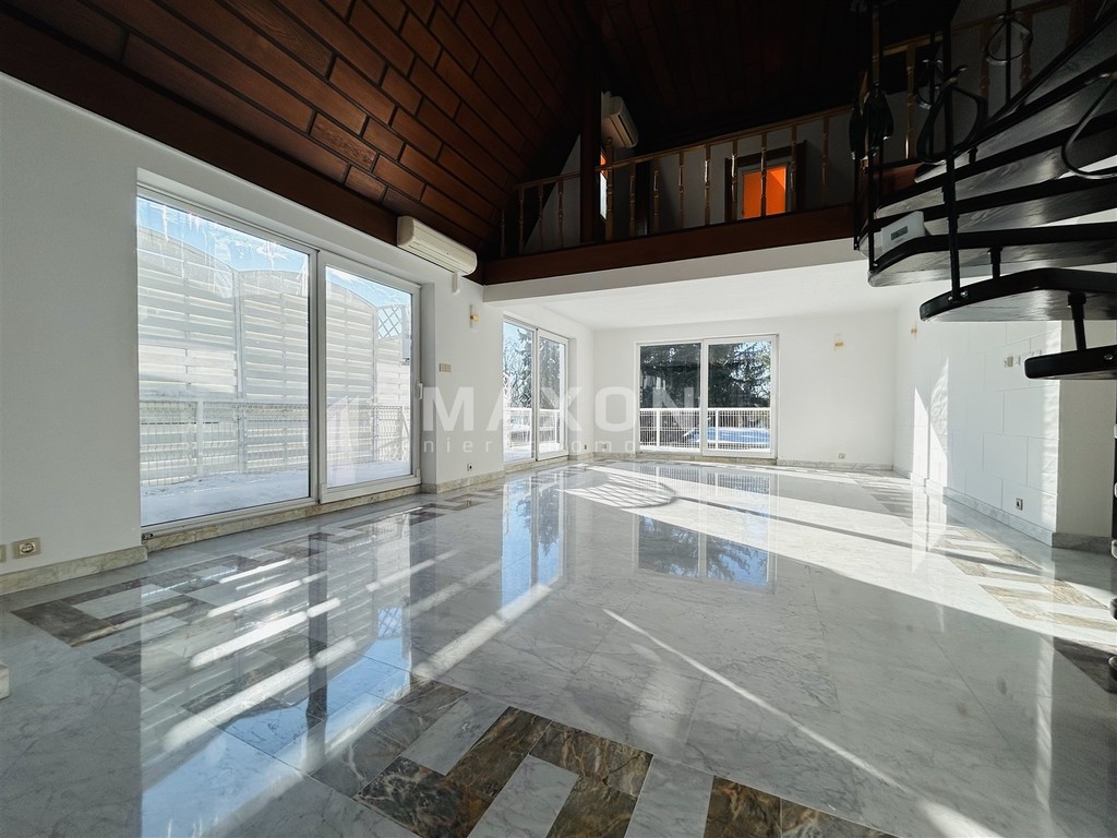 Dwupoziomowy apartament na Saskiej Kępie - Widok 3
