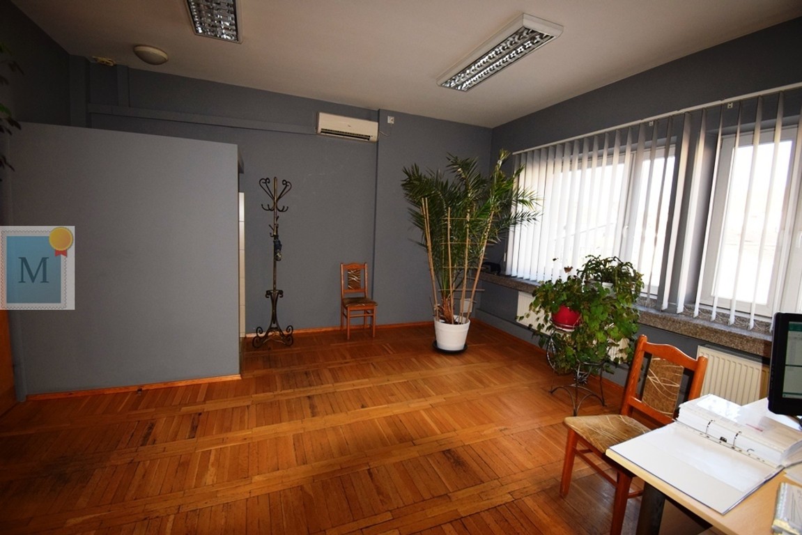 Pawilon handlowo-usługowy, Ułańska, dwa poziomy – další