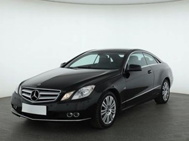 Sprzedam Mercedesa klasy E Coupé z 2011 roku-1