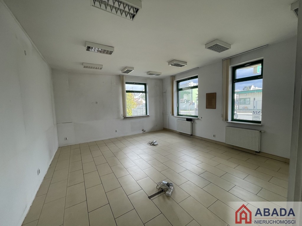 Tani lokal bez vat, 5 gabinetów, witryna, parking – další