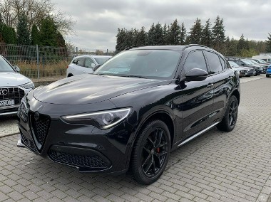 Alfa Romeo 2.0 Turbo Veloce Q4 Panorama Harman/Kardon Sport-1