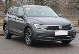 Volkswagen Tiguan , Salon Polska, Serwis ASO, VAT 23%, Klimatronic, Tempomat,