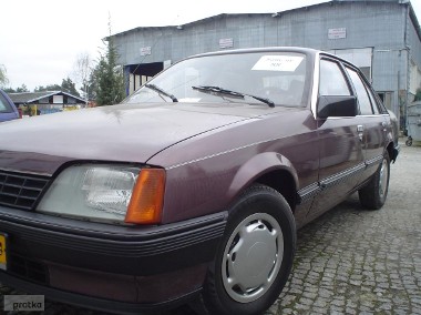 Opel Rekord ZABYTKOWY-1