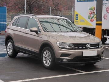 Volkswagen Tiguan , Salon Polska, DSG, Klimatronic, Tempomat, Parktronic,