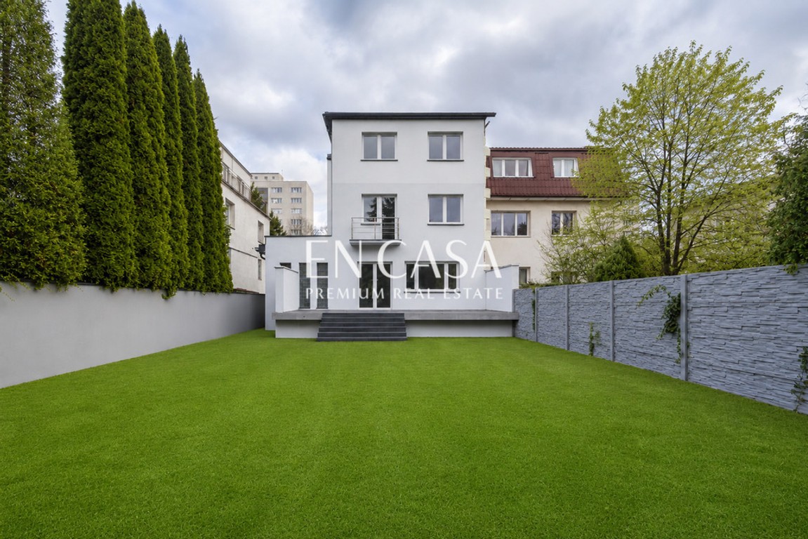 Dom na Mokotowie, ul. Wita Stwosza 333 m² - Widok 2