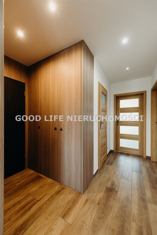 3 pokoje Kwiatkowskiego 70 m² pełne wyposażenie - Więcej