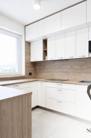 <p>Krystalicznie przezroczysta i czysta.</p>-2