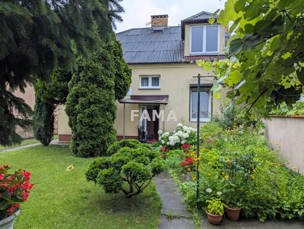 Dom 150 m2, Południe, działka 616 mkw, 3 garaże