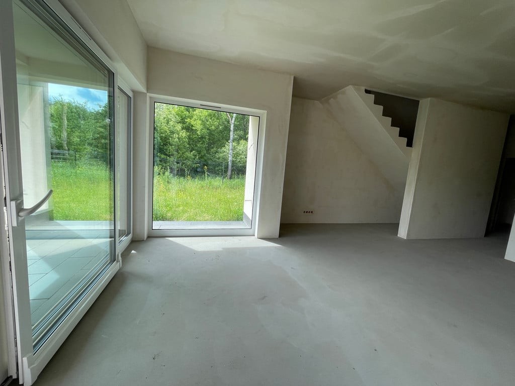 Gotowy dom w Kobyłce – 201 m², garaż, ogród, poddasze 67 m²