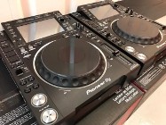 2x Pioneer CDJ 2000NXS2 DJ Multi Player i  1x DJM-900NXS2 DJ  Mixer  =  2600EUR