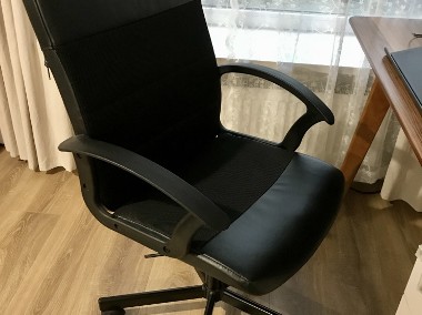 Krzesło biurowe obrotowe Ikea RENBERGET czarne-1