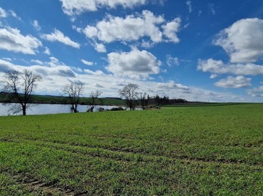 DZIAŁKA INWESTYCYJNA Z LINIĄ BRZEGOWĄ JEZIORA -1