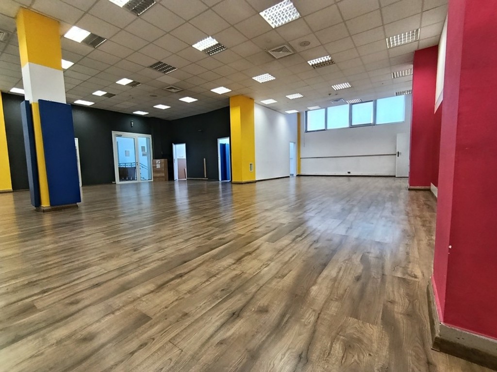Gotowy lokal 376 m², szybkie wejście, parking, elastyczna umowa, Piotrkowskałódzkie