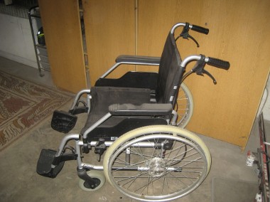 Wózek dla inwalidy mało używany w dobrym stanie bez uszkodzeń.-1