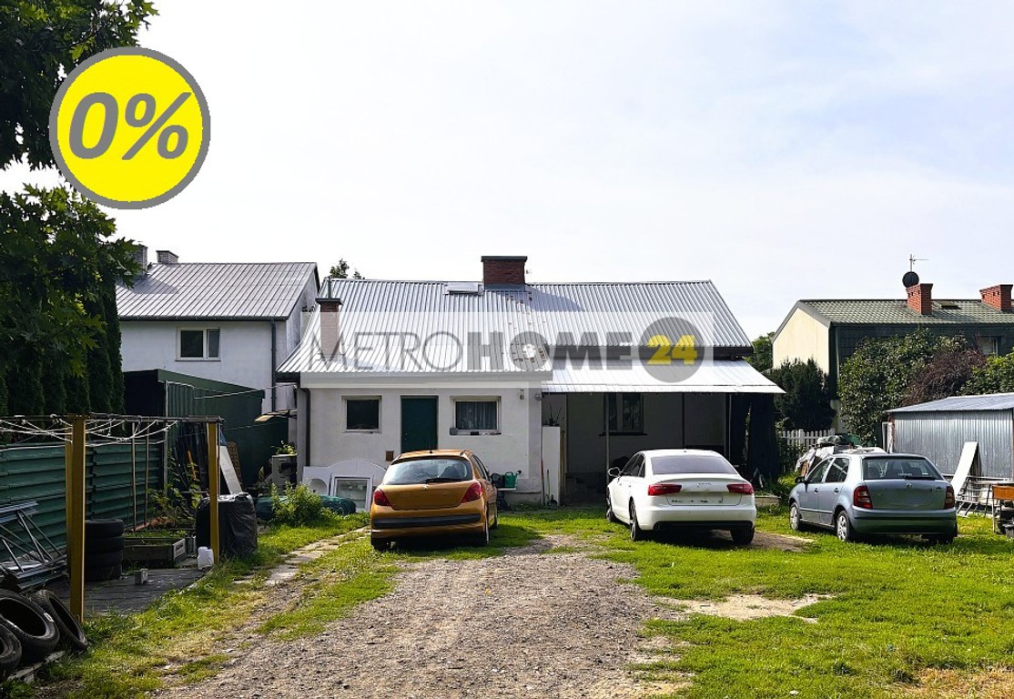0% Prowizji - Nieduży wolnostojący dom na działce 700m2 w spokojnej okolicy