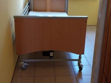 Sprzedam używane elektrycznie sterowane łóżko rehabilitacyjne-2