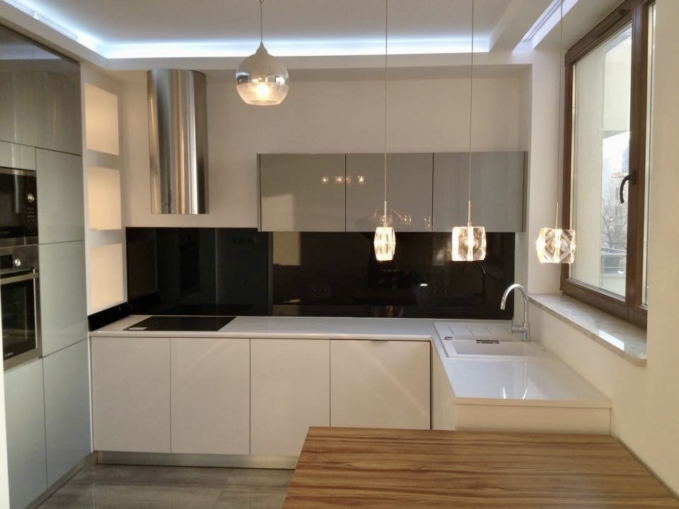 Elegancki apartament z garderobą, dodatkowym WC, miejscem parkingowym i piwnicą | Śródmieście – Inflancka