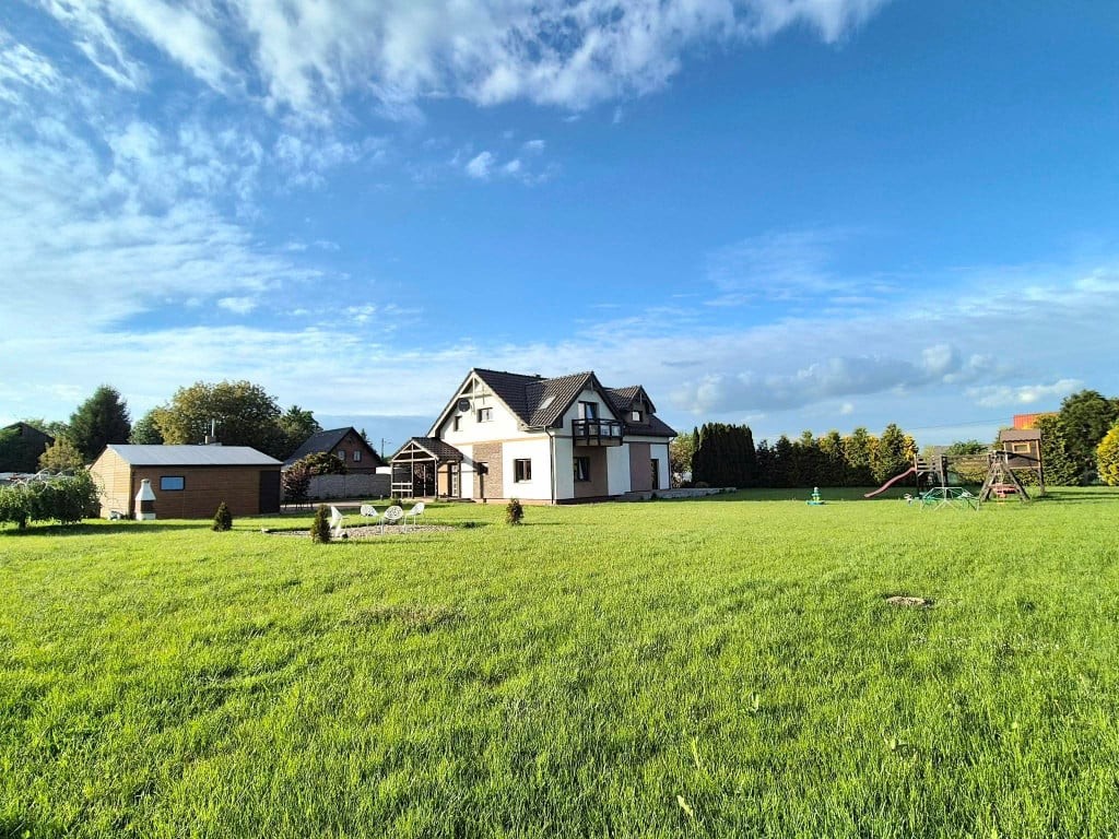 Piękny dom na działce 0,9342 ha
