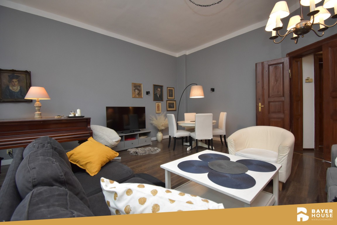Piękne mieszkanie w kamienicy | Balkon | Wysokie Sufity | Nowe Okna - Widok 3