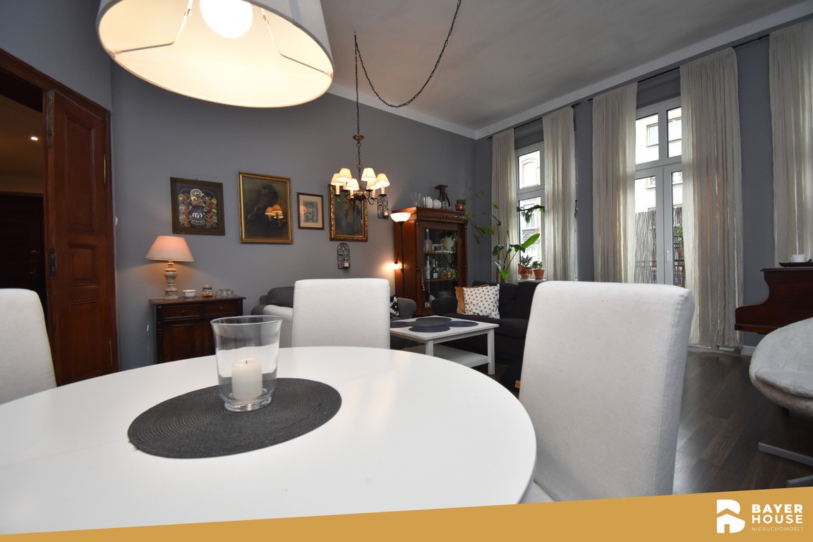 Piękne mieszkanie w kamienicy | Balkon | Wysokie Sufity | Nowe Okna - Widok 4