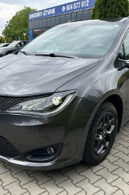 Chrysler Pacifica Limited S-2