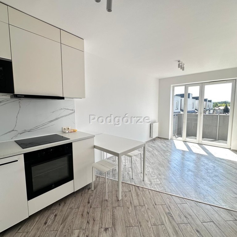 Cztery pokoje, duży balkon