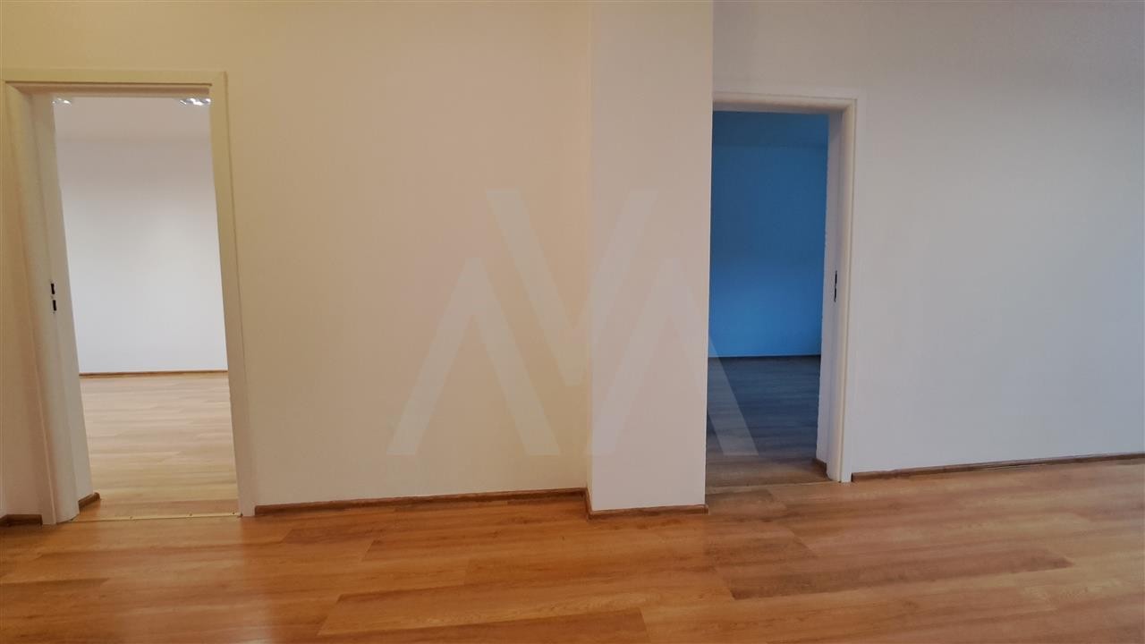 Biuro w centrum - miejsce postojowe - Widok 3