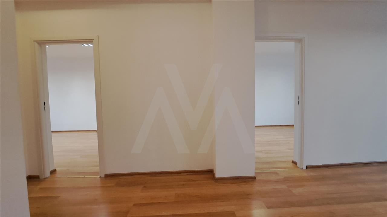 Biuro w centrum - miejsce postojowe - Widok 5
