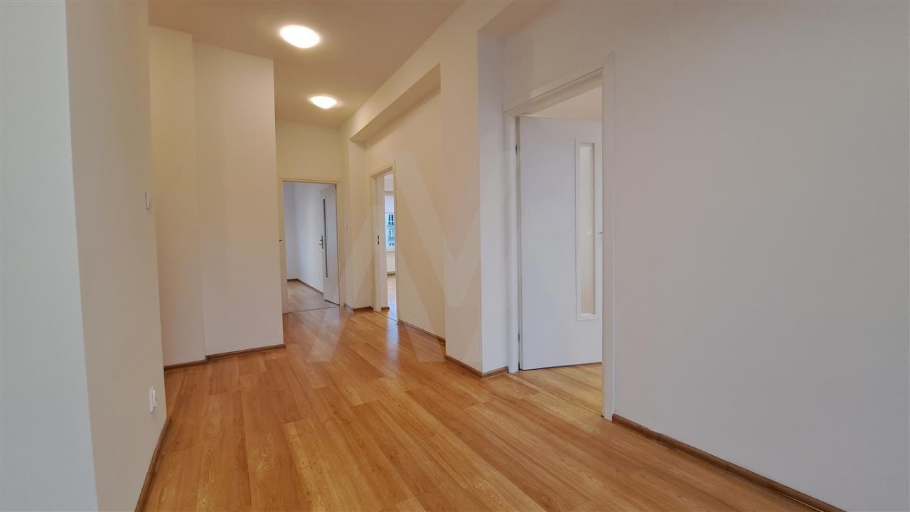 Biuro w centrum - miejsce postojowe - Widok 6