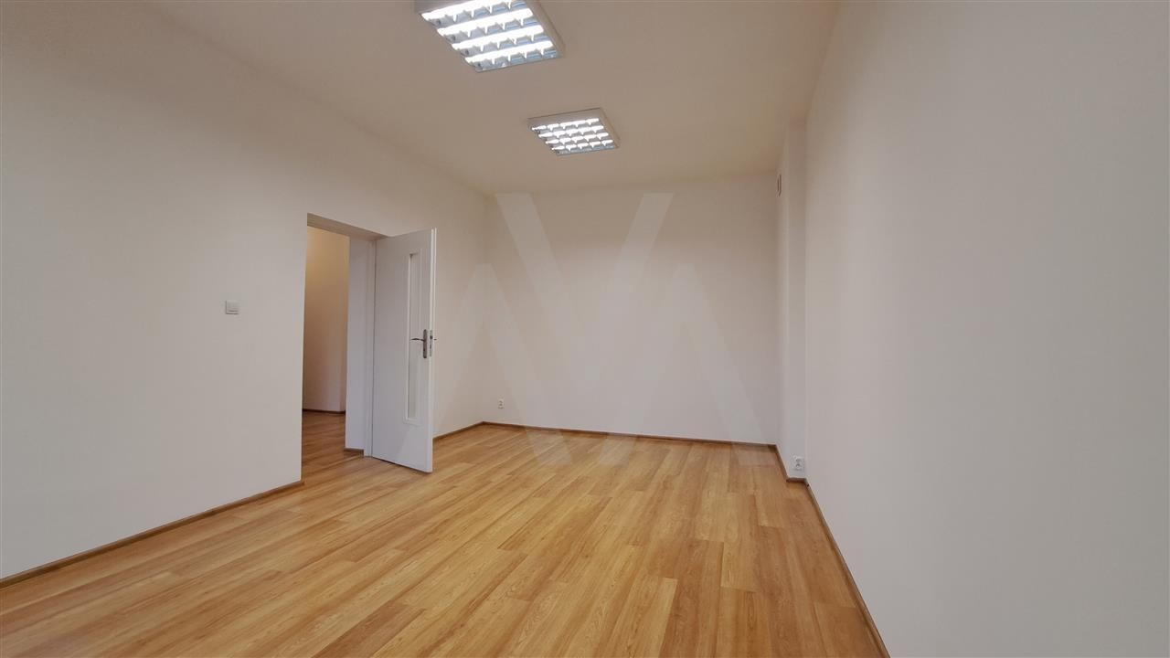 Biuro w centrum - miejsce postojowe - Więcej