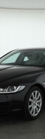 Jaguar XE I , Salon Polska, Serwis ASO, 180 KM, Automat, Skóra, Navi,-3