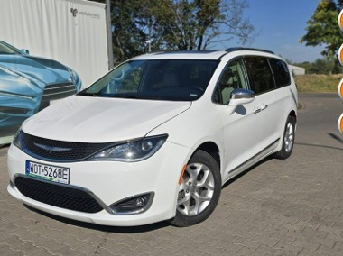 Chrysler Pacifica-1