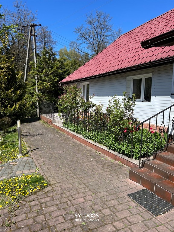 Dom na 15arach przy szlaku Doliny Bolechowickiej