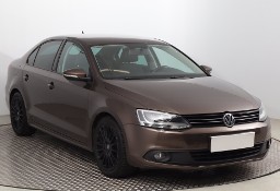 Volkswagen Jetta VI , Klimatronic, Parktronic, Podgrzewane siedzienia