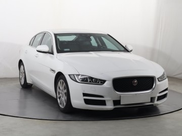 Jaguar XE I , Salon Polska, Serwis ASO, 180 KM, Automat, Skóra, Xenon,