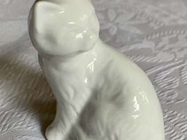 Mały biały kotek - porcelanowa figurka-1