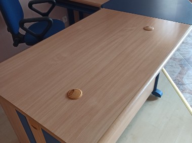 Dwa używane biurka w dobrym stanie-1