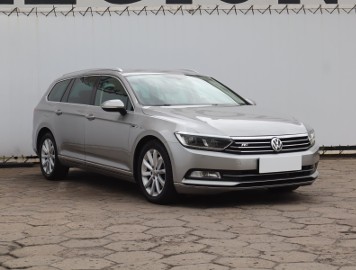 Volkswagen Passat B8 , Skóra, Navi, Klimatronic, Tempomat, Parktronic,