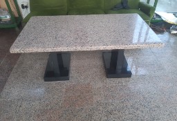 Piękny stół wykonany z granitu