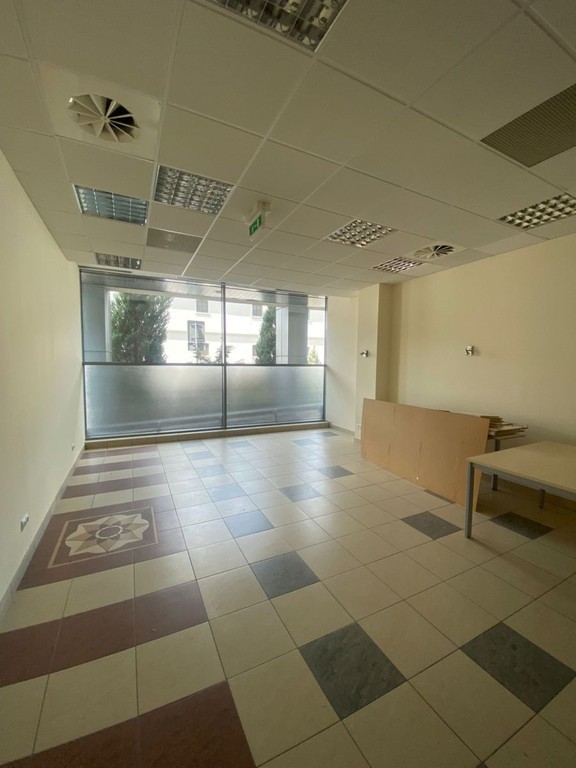 Lokal 57 m² przy pl. Jana Pawła II - Widok 3