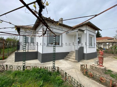 Całkowicie wyremontowany dom niedaleko miasta General Toshevo-1