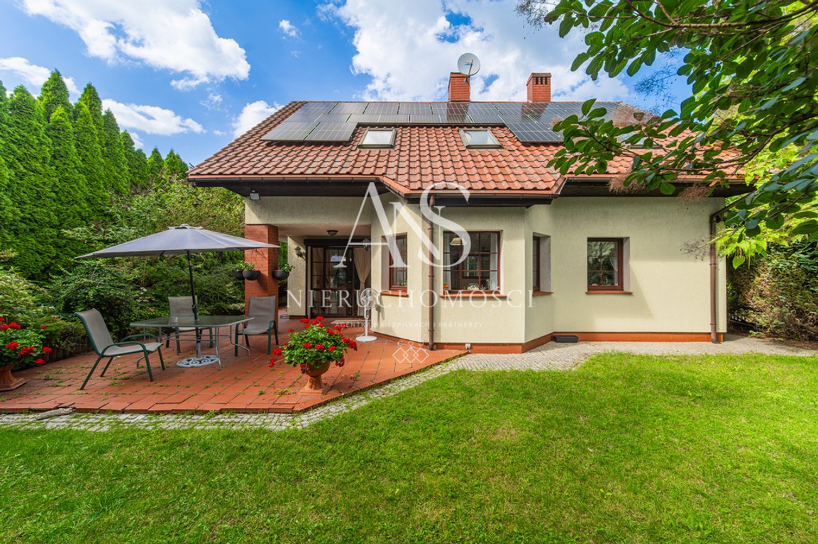 Przestronny dom z pięknym , wyciszonym ogrodem