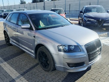 Audi A3 II (8P)-1