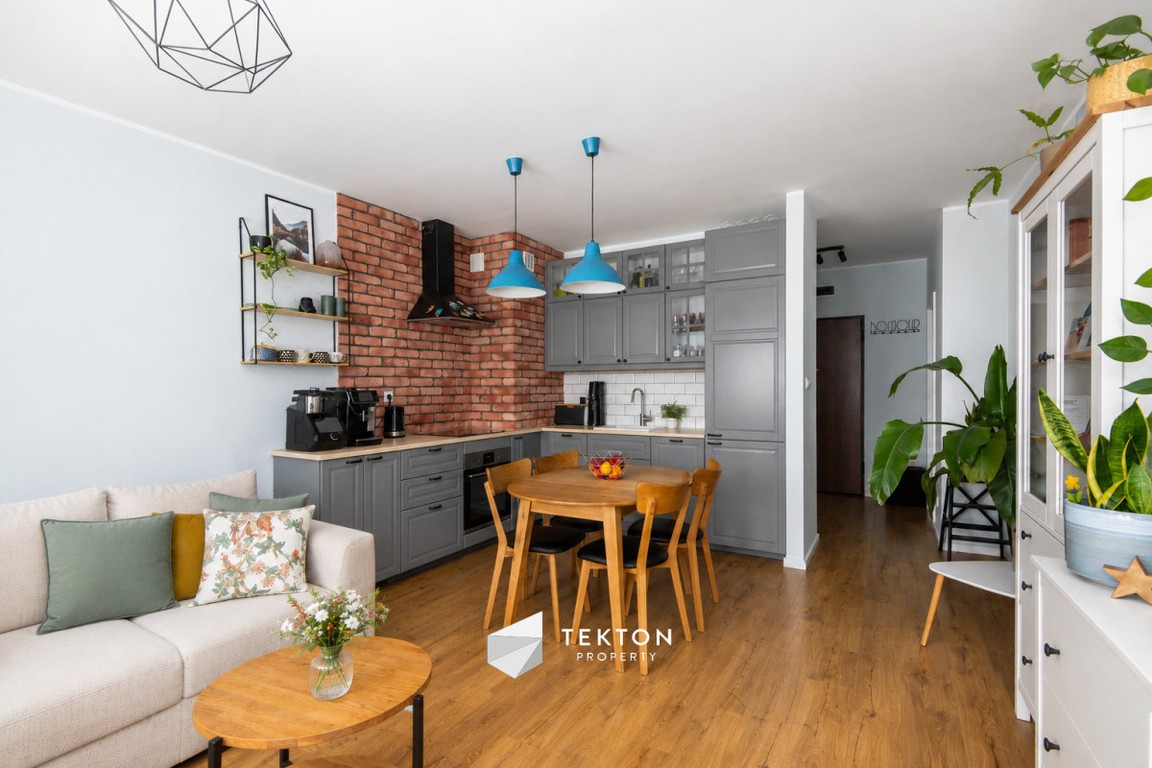 3 pokoje, komórka lokatorska, balkon, parking