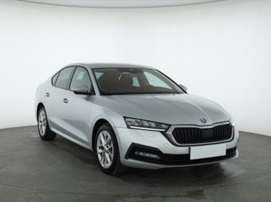 Skoda Octavia IV , Salon Polska, Klimatronic, Tempomat, Parktronic-1