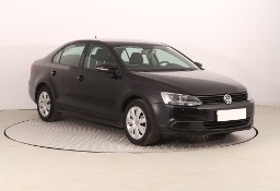 Volkswagen Jetta VI , Salon Polska, Klima, Parktronic, Podgrzewane siedzienia