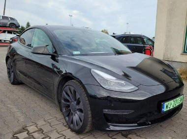 Tesla Model 3-1