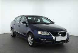 Volkswagen Passat B6 , Klimatronic, Tempomat, Parktronic, Podgrzewane siedzienia,