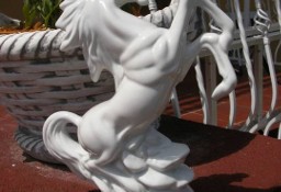  figurka koń biała